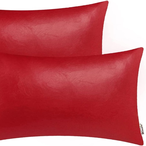 BRAWARM CHRISTMAS RED LEATHER LUMBAR 12 X 20 PILLOW CASES PACK OF 2 NWT - Picture 2 of 4